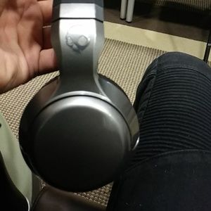 Skullcandy HESH 2 wireless headphones